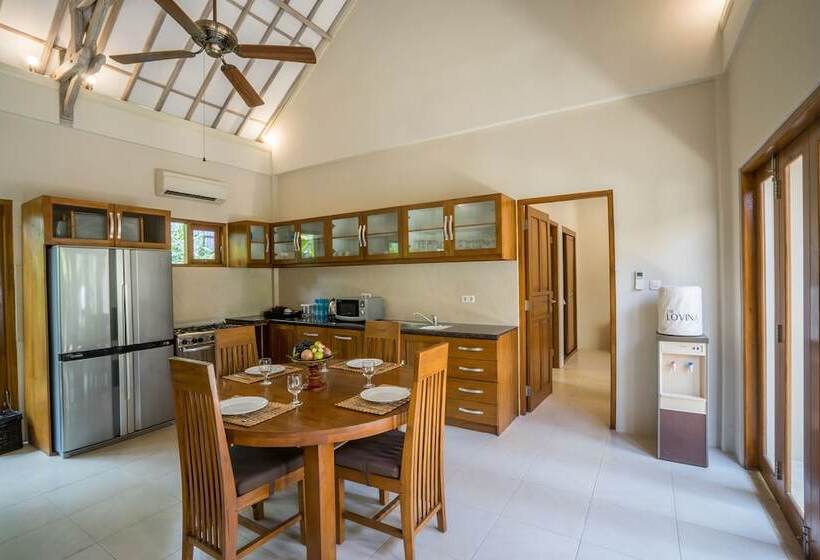 וילה בת 2 חדרי שינה, The Lovina