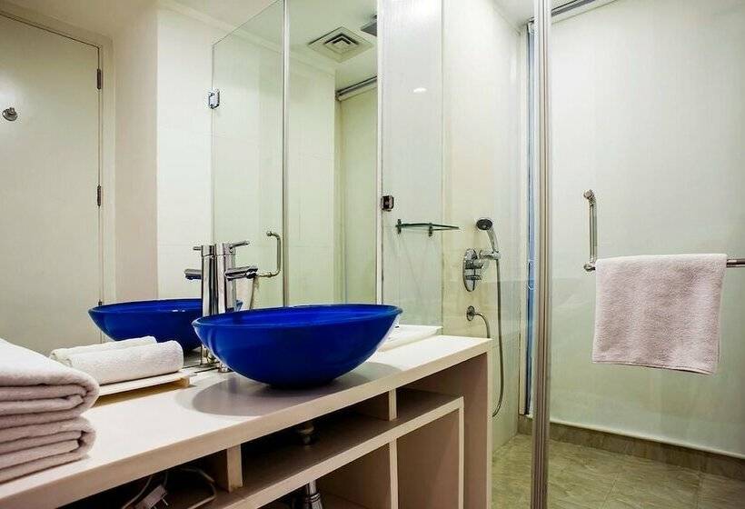 غرفة سوبيريور, The Toy