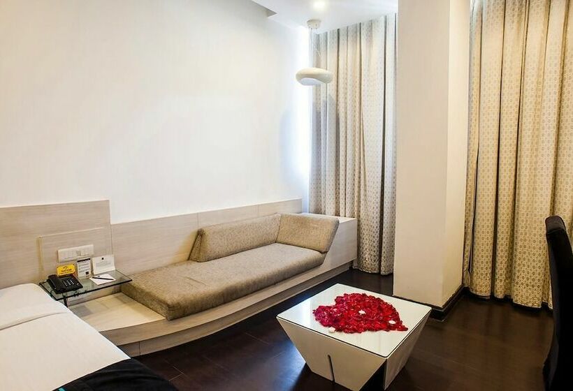 غرفة سوبيريور, The Toy