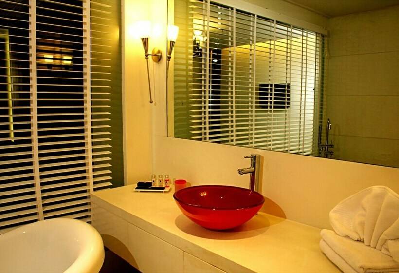 غرفة تنفيذية, The Toy