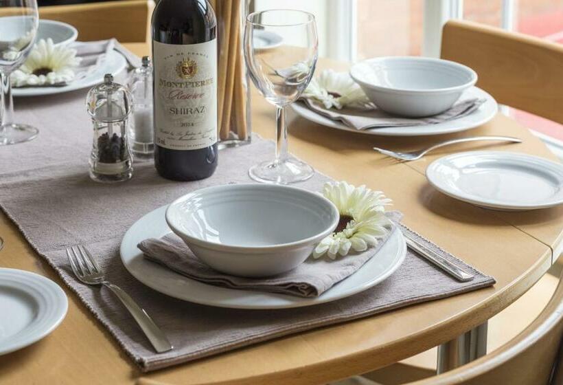 דירת חדר, Dashwood Apartments