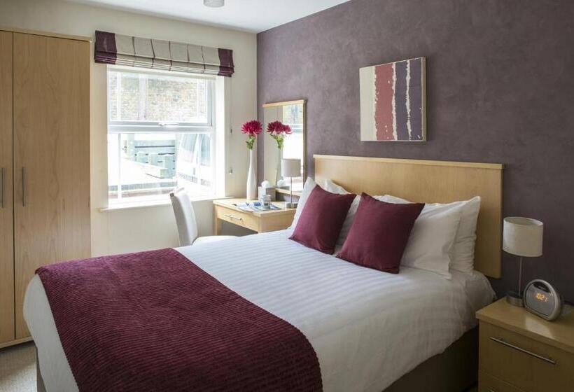 דירת שני חדרים, Dashwood Apartments