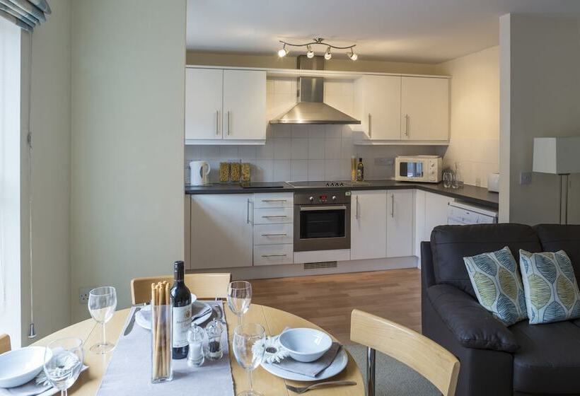Апартаменты 2 Спальни, Dashwood Apartments
