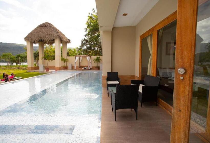Suite with lake view, El Sauce Resort Hotel Asociado Casa Andina