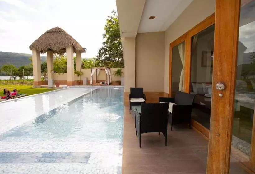Suite with lake view, El Sauce Resort Hotel Asociado Casa Andina