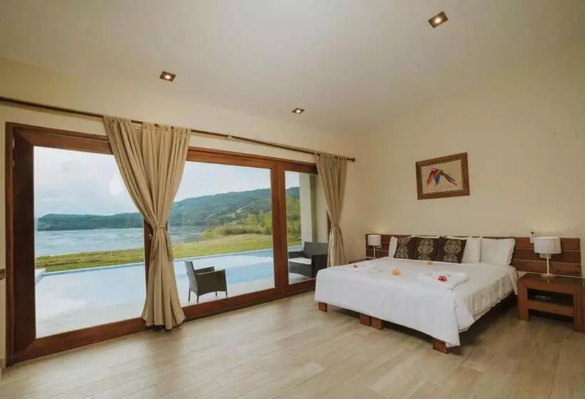 Suite with lake view, El Sauce Resort Hotel Asociado Casa Andina