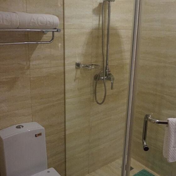 سوییت جونیور, Ace Hotel And Suites