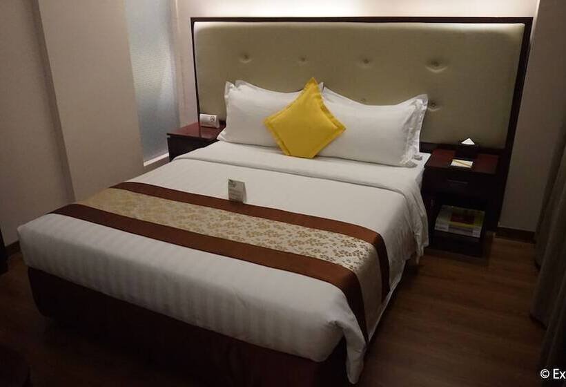 سوییت جونیور, Ace Hotel And Suites