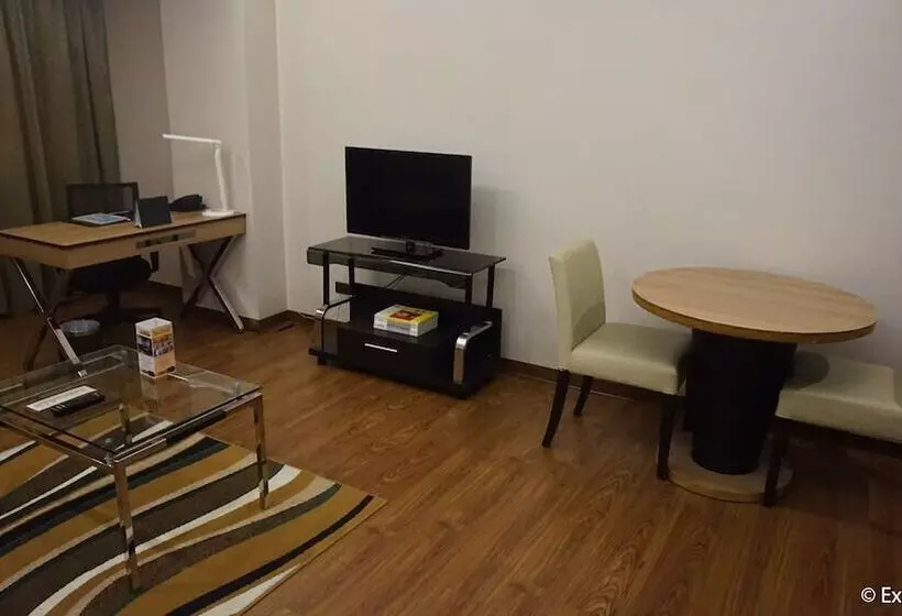 スイート, Ace Hotel And Suites