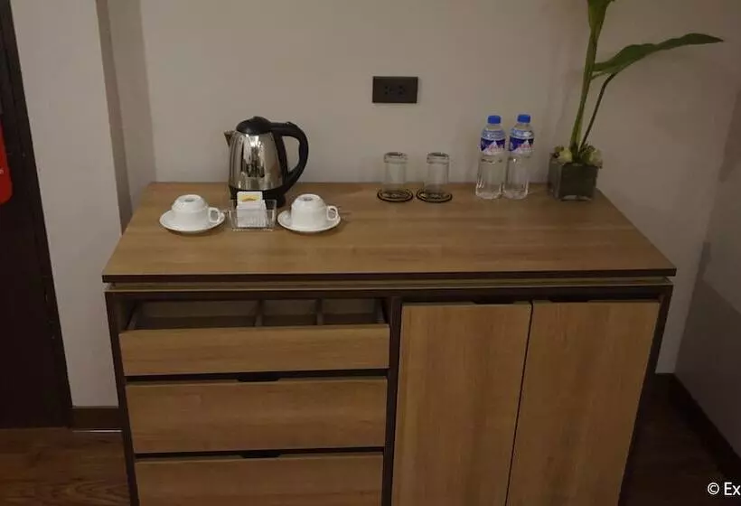 スイート, Ace Hotel And Suites