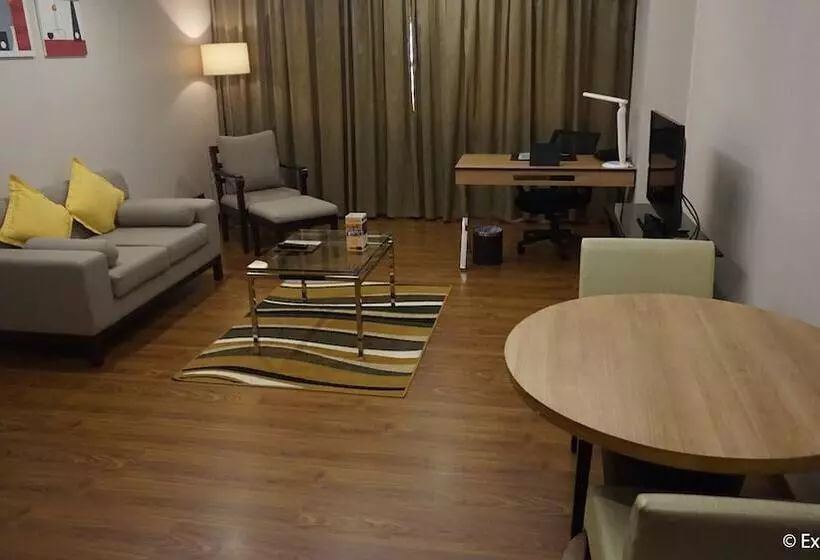 スイート, Ace Hotel And Suites
