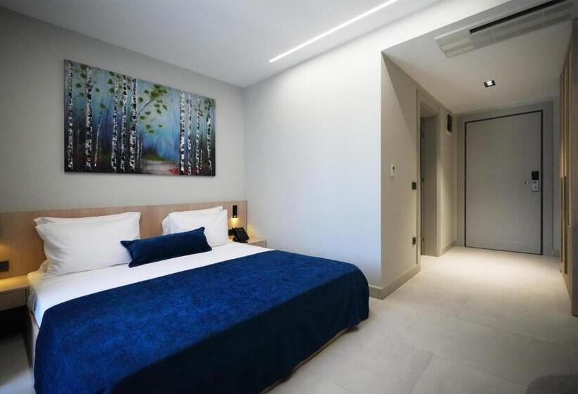 اتاق استاندارد با چشمانداز استخر, The Highlight Bodrum