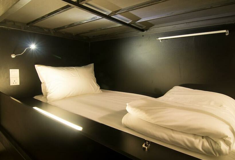 تختخواب در اتاق مشترک, Illuminate Boutique Hostel