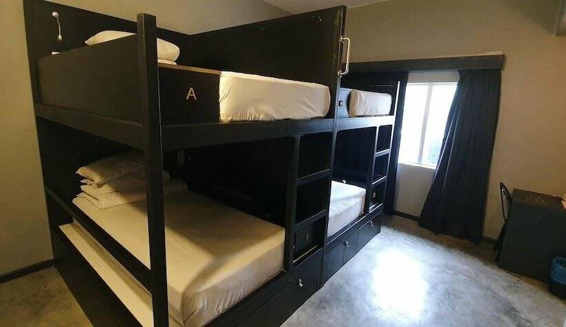 تختخواب در اتاق مشترک, Illuminate Boutique Hostel