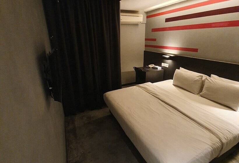 اتاق لوکس, Illuminate Boutique Hostel