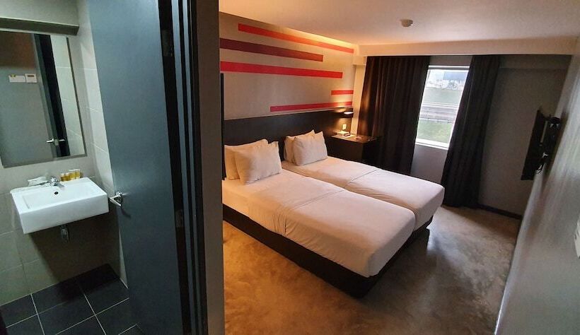 اتاق لوکس, Illuminate Boutique Hostel