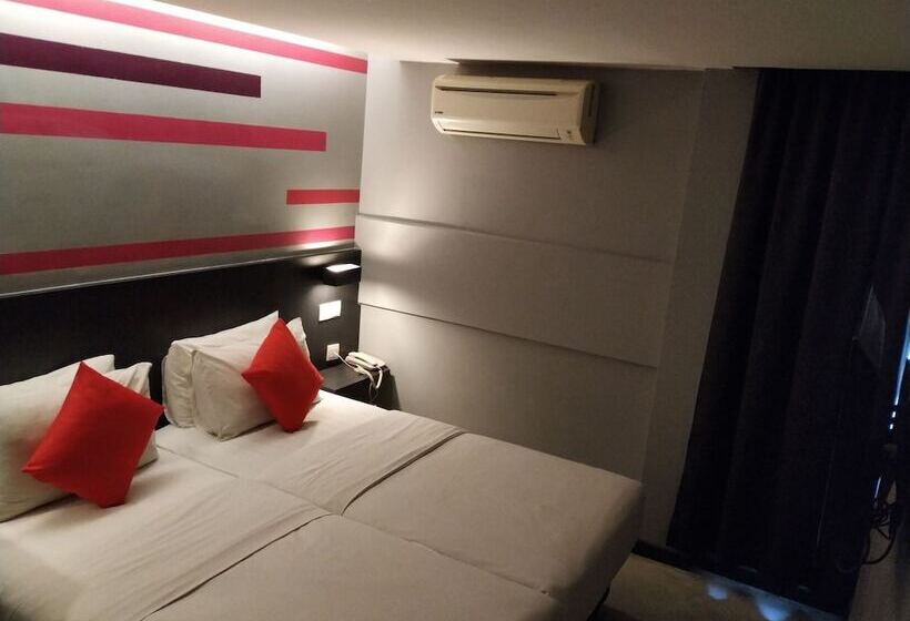 اتاق لوکس, Illuminate Boutique Hostel