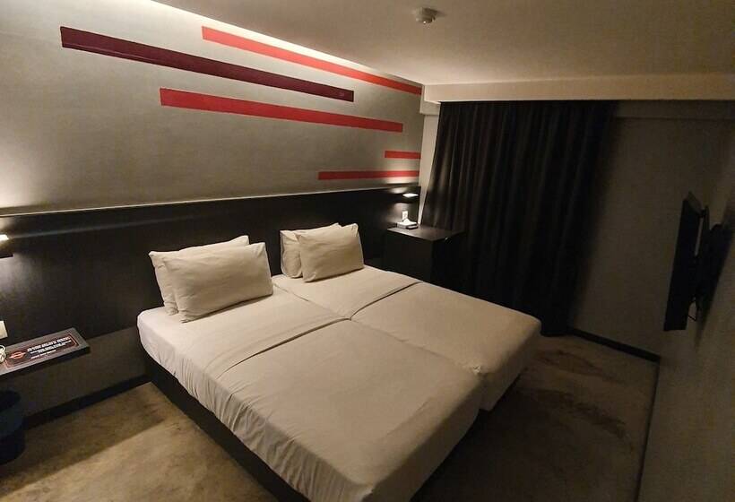 اتاق لوکس, Illuminate Boutique Hostel