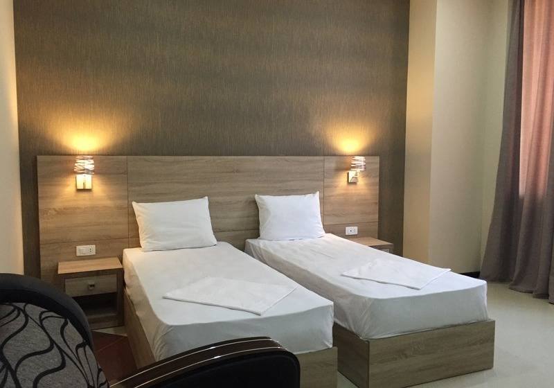 디럭스 룸, Primer