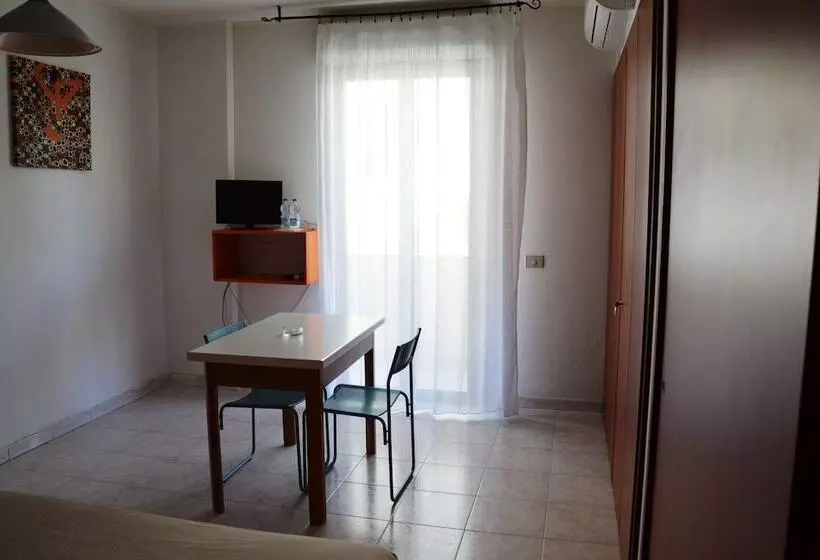 استودیوی استاندارد, Residence Europa
