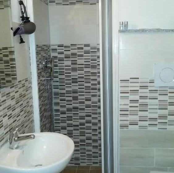 חדר בסיסי, Residence Europa