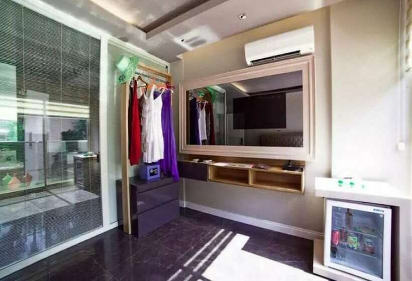 Номер Deluxe, Upper House