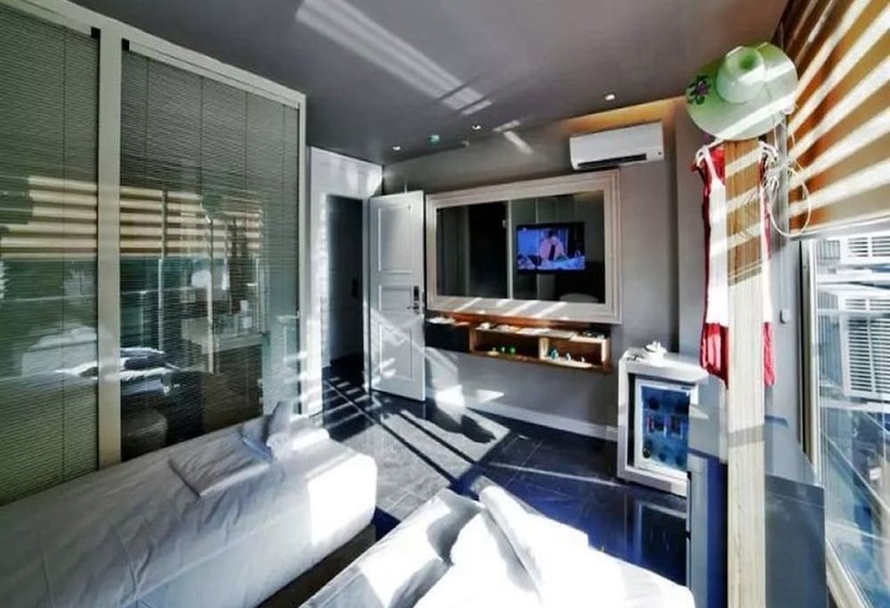 Номер Deluxe, Upper House