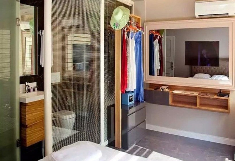 اتاق لوکس, Upper House