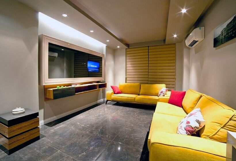 سوییت اجرایی, Upper House