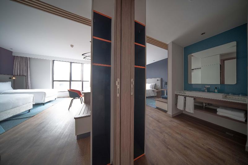 Номер Стандарт Кровать Кинг Адаптированный для Инвалидов, Holiday Inn Express Nantong North Gateway, An Ihg