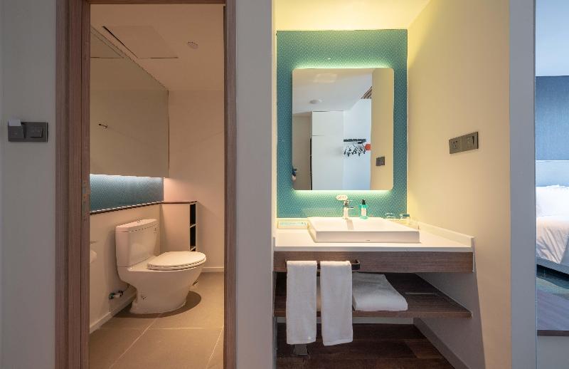 Номер Стандарт Кровать Кинг Адаптированный для Инвалидов, Holiday Inn Express Nantong North Gateway, An Ihg