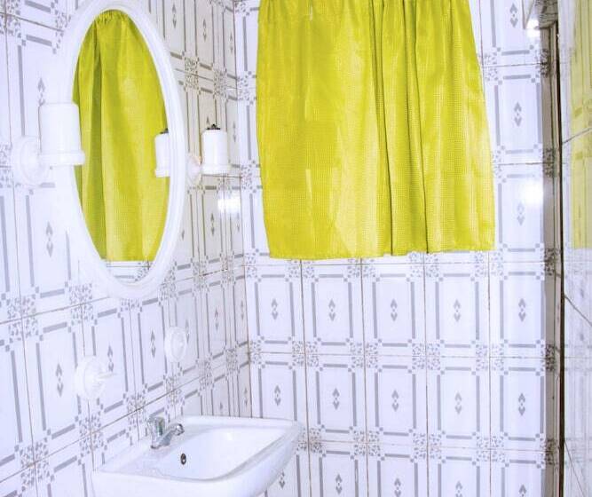 اتاق استاندارد, Nora