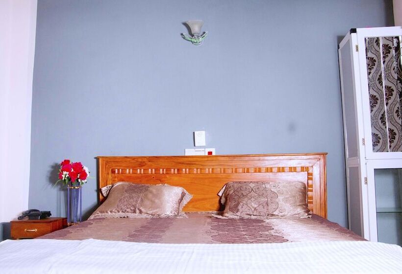 اتاق سوپریور, Nora