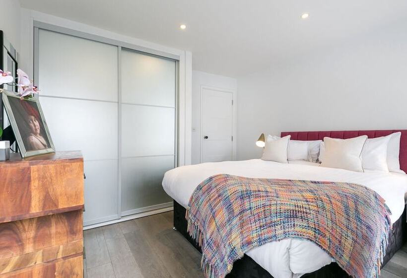 Апартаменты Deluxe 1 Спальня, Urban Chic Rathbone