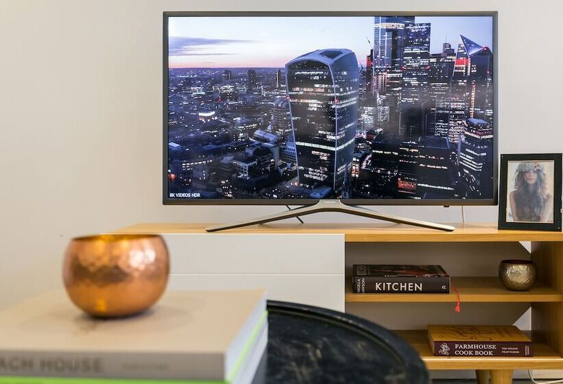 Апартаменты Deluxe 1 Спальня, Urban Chic Rathbone