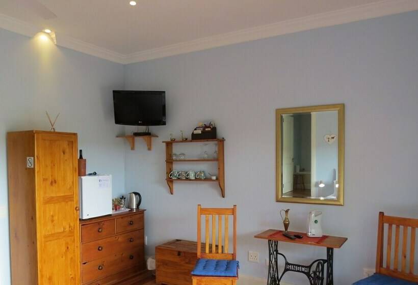 חדר דלוקס, Makarios On The River