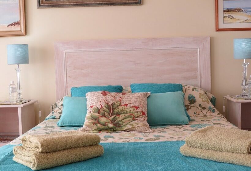 חדר דלוקס, Makarios On The River