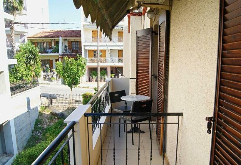 带花园景观的标准工作室, Iliotropio Studios