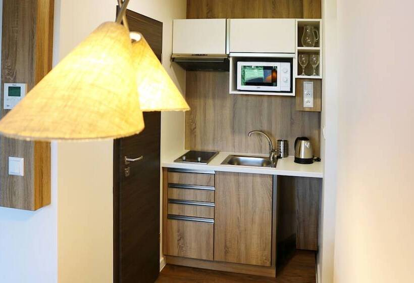 프리미엄 스튜디오, Residence šírava