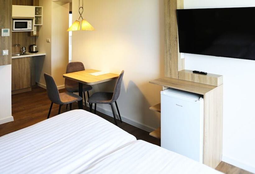 프리미엄 스튜디오, Residence šírava