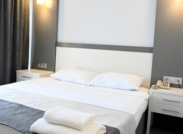 Номер Стандарт, Roxx Royal