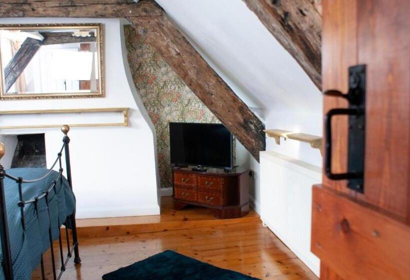 חדר סטנדרט, Little Pie In The Sky