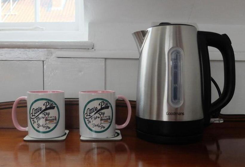 חדר סטנדרט, Little Pie In The Sky