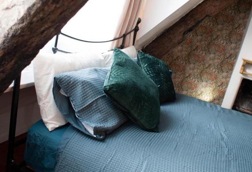 חדר סטנדרט, Little Pie In The Sky