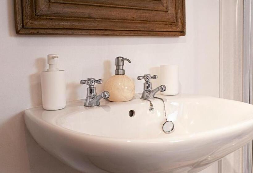 חדר סטנדרט, Little Pie In The Sky