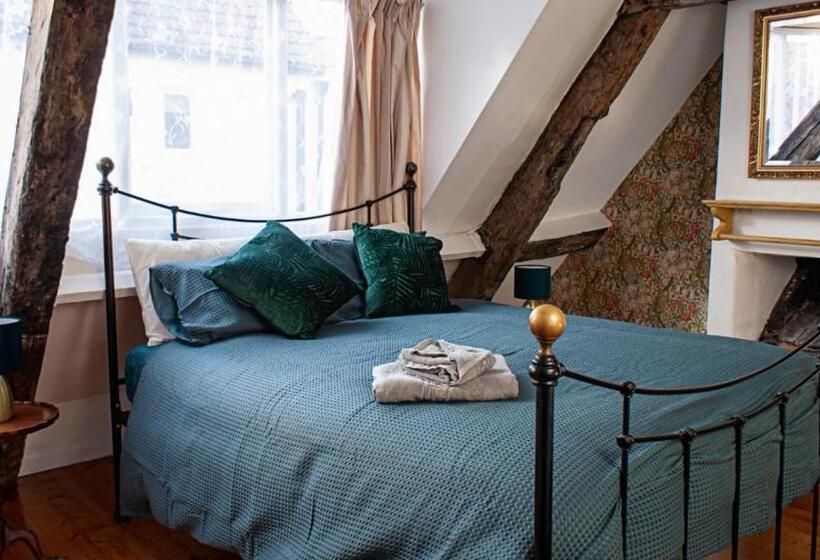 חדר סטנדרט, Little Pie In The Sky