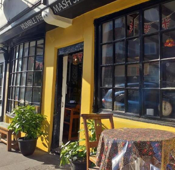 חדר סטנדרט, Little Pie In The Sky