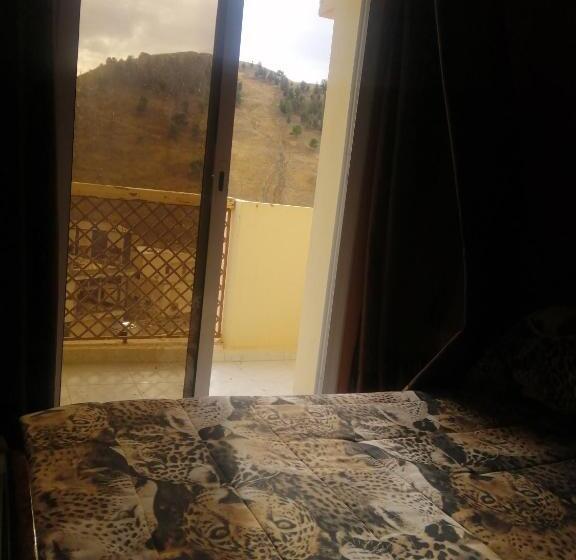 家族用バンガロー, Fadoua