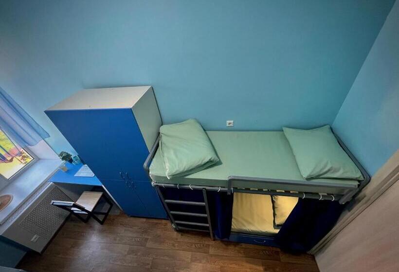 تختخواب در اتاق مشترک, Hostel On Universytet