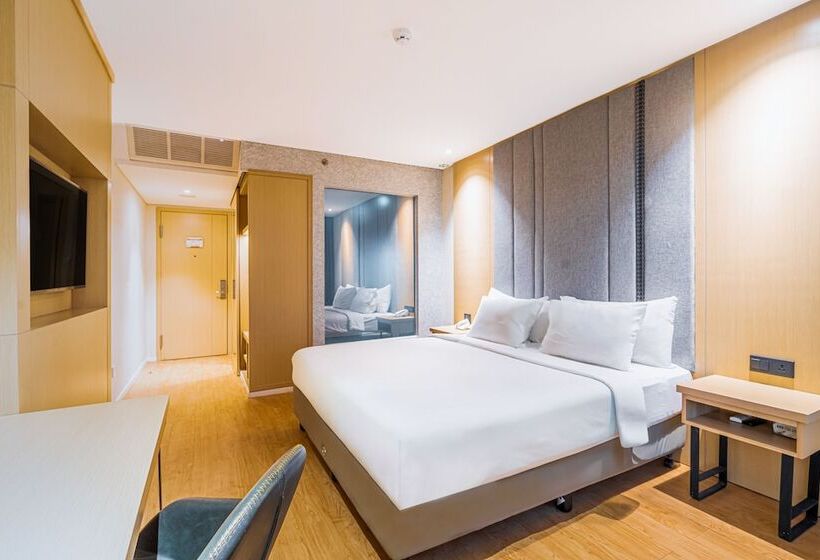 חדר סופריור, Eastern  Bojonegoro